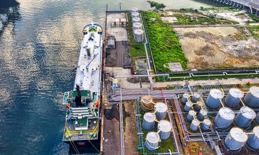 pexels-photo-3840446-3840446 Aerial view of a ship docking at an industrial port with storage tanks in North Jakarta.